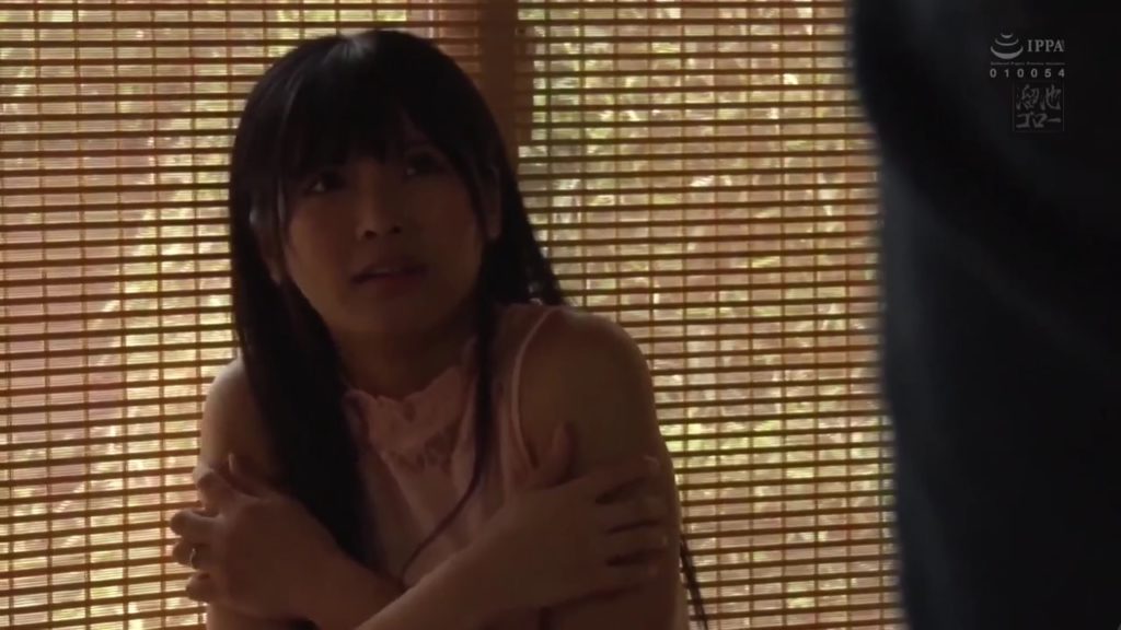 co-vo-xinh-dep-bi-trom-cuong-hiep-den-co-thai